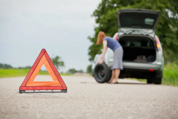  Essential Items for Your Hybrid’s Roadside Emergency Kit